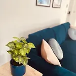 Ho!house Shellter Апартаменты *