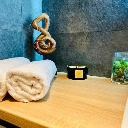 Ho!house Shellter * 로고보