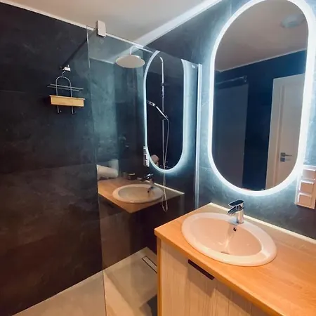 Ho!house Shellter 아파트