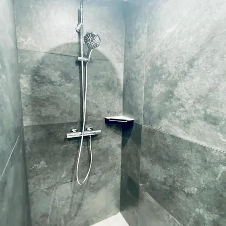 Ho!house Shellter 아파트