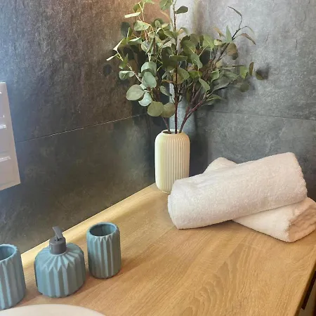 Ho!house Shellter 아파트 로고보