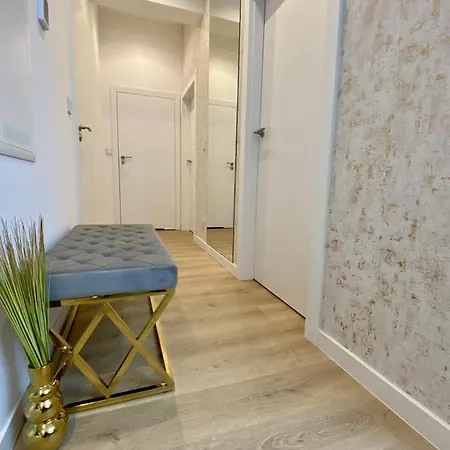 Ho!house Shellter 아파트