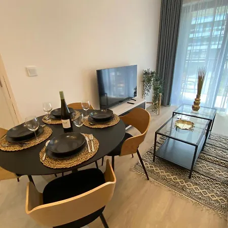 Ho!house Shellter * 로고보